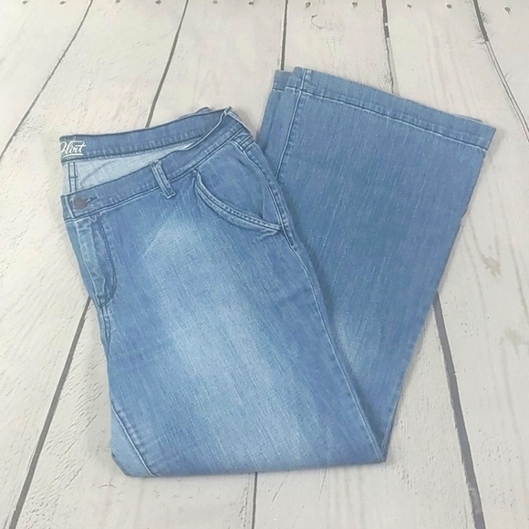 Old Navy Denim - 🎈The Flirt by Old Navy